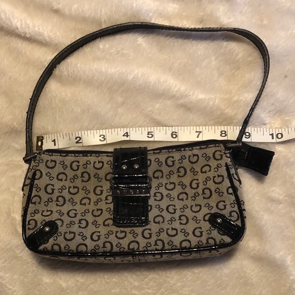 Small Guess Purse - Picture 5 of 5